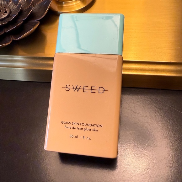 SWEED Glass Skin Foundation ~ Shade: 07 - Picture 4 of 6
